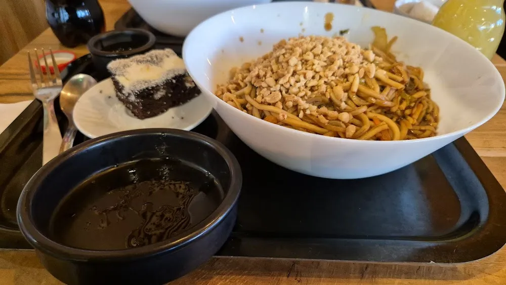 Nouilles Crevettes Cacahuète Sauce Nippon